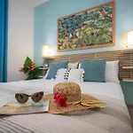 Golden Private Pools In Sicily * Terrasini