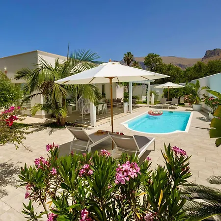 Golden Private Pools In Sicily * Terrasini
