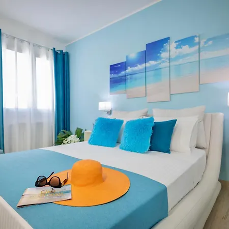 Golden 2 Con Piscine Indipendenti E Separate Терразини