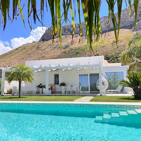 Golden Private Pools In Sicily * Terrasini