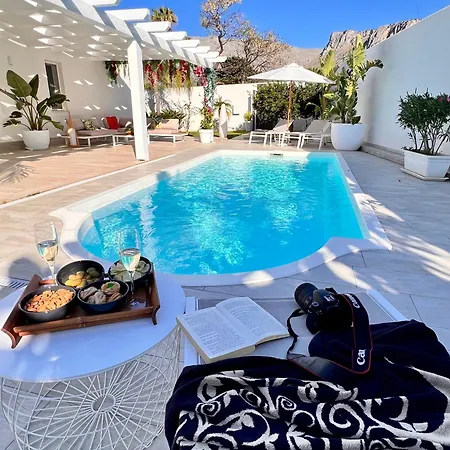 Golden Private Pools In Sicily Vila Terrasini