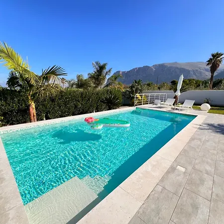 Vila Golden Private Pools In Sicily Terrasini