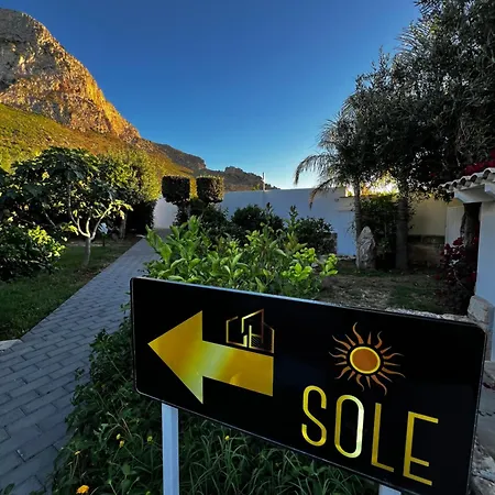 Golden Private Pools In Sicily Vila *